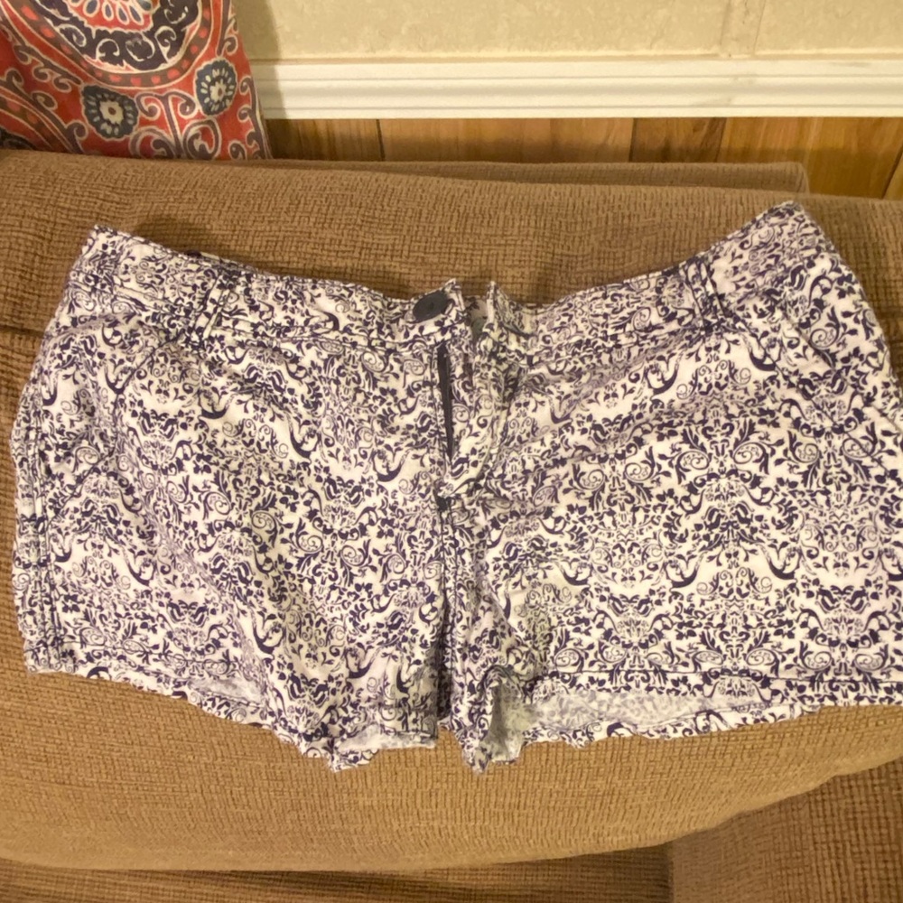 Women’s shorts size 5/6 Maurices Brand